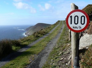 De snelheidslimiet in Ierland is niet altijd even realistisch!